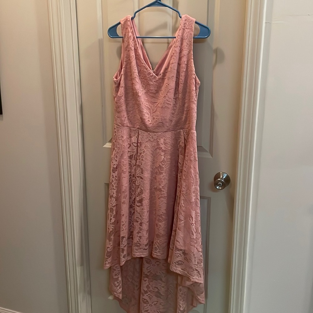 Beautiful lace cocktail dress!